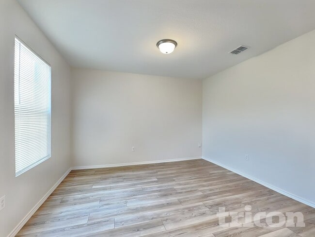 Photo - 1125 Waggoner Dr