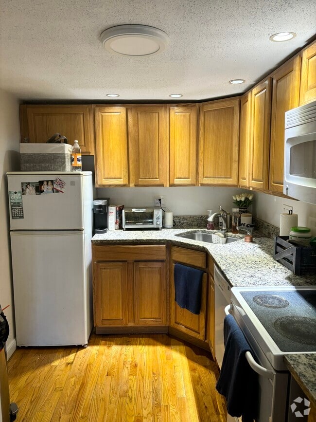 Building Photo - 15 Euston Rd Unit 4 Rental