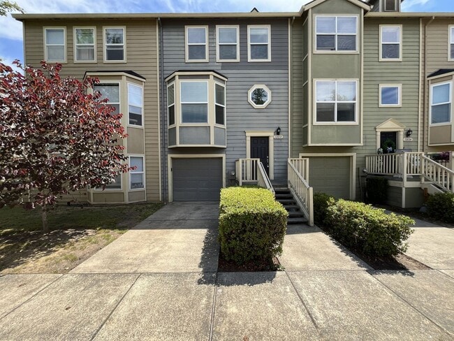 Building Photo - Remodeled Beautiful Progress Ridge Town home! 2 Bedrooms 2 Baths, 1628 Sq. Ft.