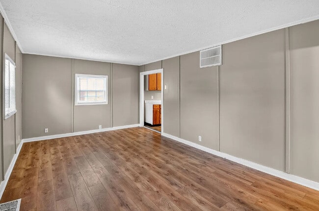 Photo - 2343 St Peter St