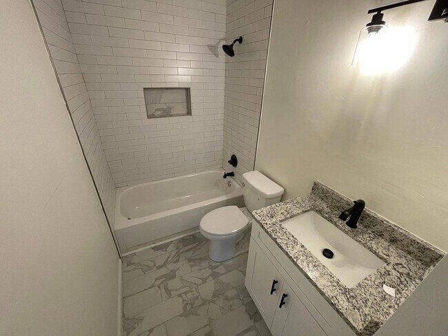 Photo - 401 Angier Ave NE