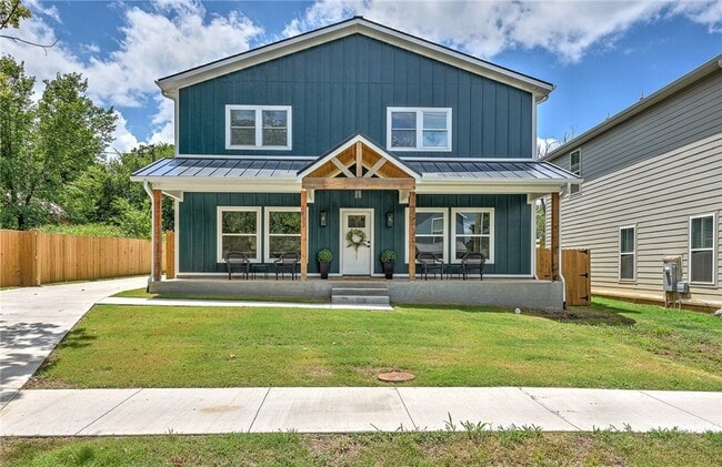 Building Photo - 1433 S Duncan Ave