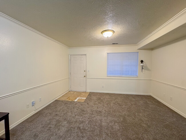 Photo - 1611 N Grandview Ln