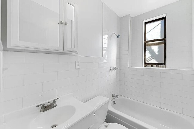 Photo - 619 E 5th St Unidad 12A