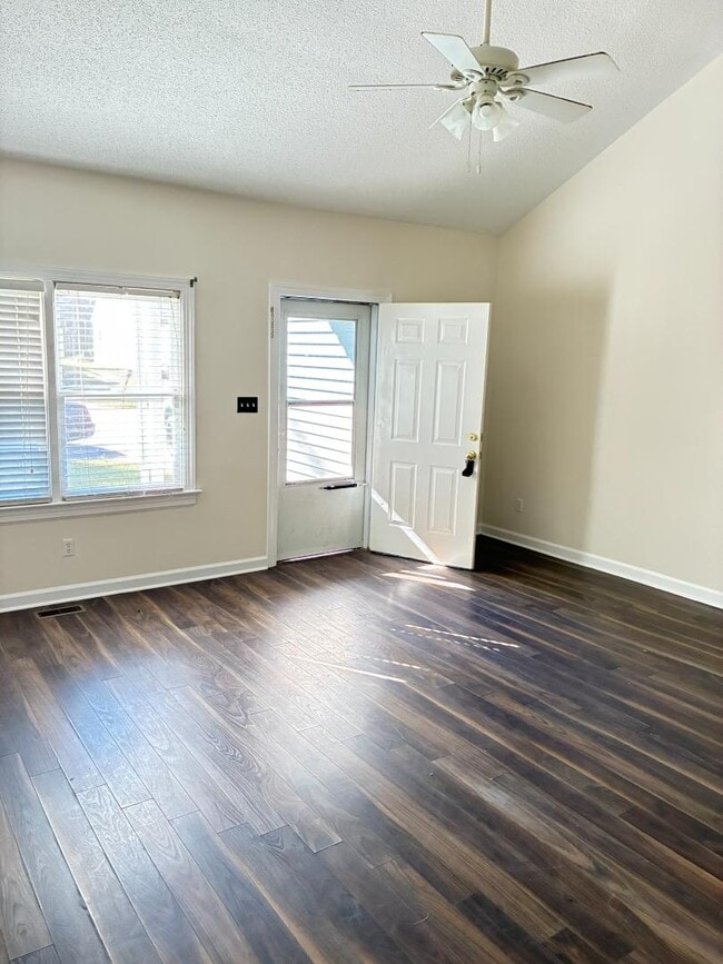 Photo - 3532 Wescott Dr NW