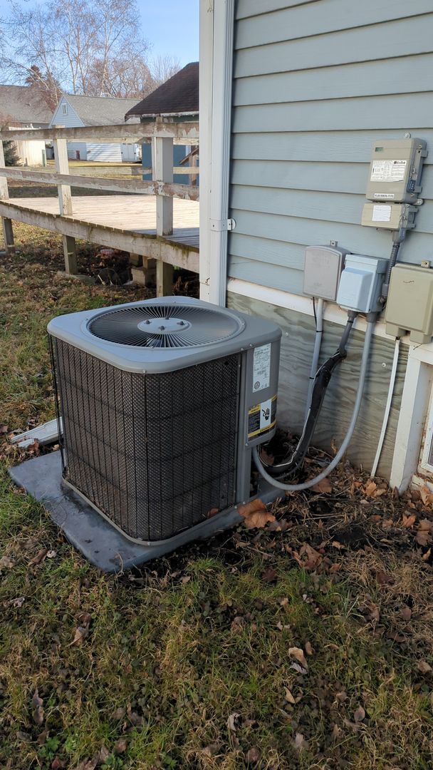 Photo - Cute 1 bed 1 bath house with large deck available now