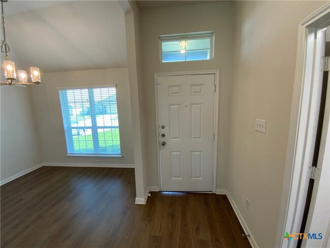 Photo - 3022 Dade Loop