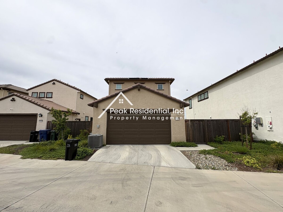 Photo - Updated 3bd/2.5ba Antelope Home with 2 Car Garage