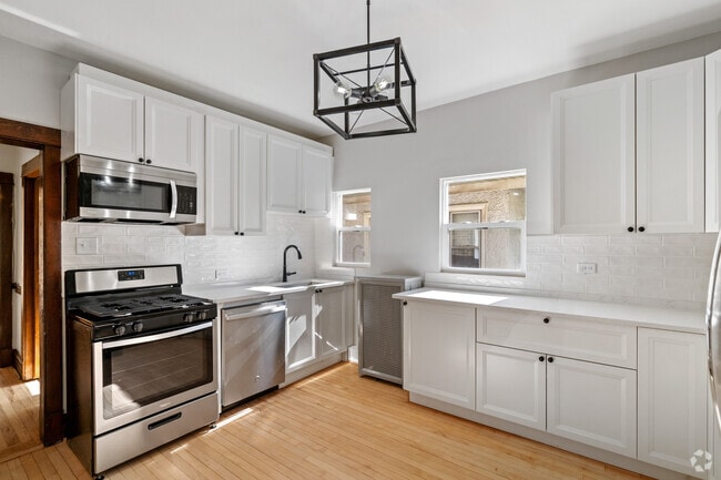 Building Photo - 5059 W Sunnyside Ave Unit Apt # 2