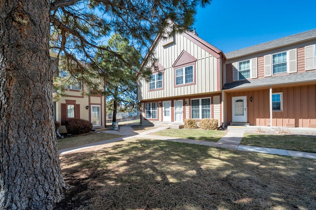 Photo - Charming 2 beds 2.5 baths in Aurora!