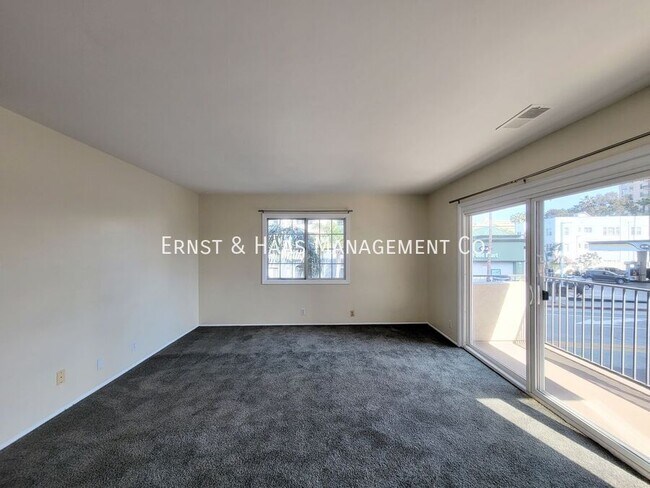 Photo - 21 Alamitos Ave Unidad #04