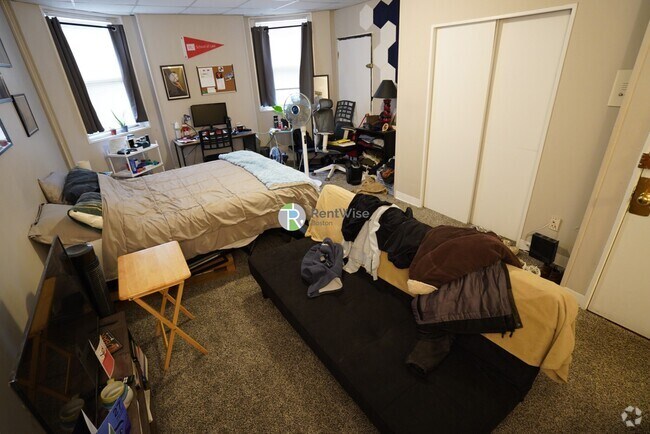 Building Photo - 1055 Beacon St Rental