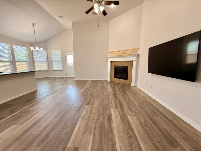 Photo - Beautiful 4 Bed 2 Bath in Mustang Schools