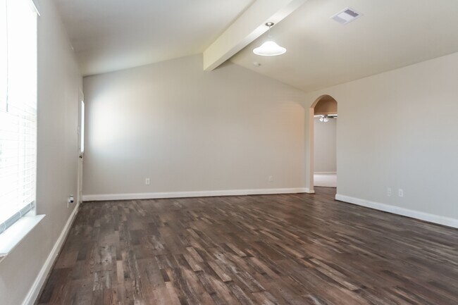 Photo - 1001 Walnut Ln