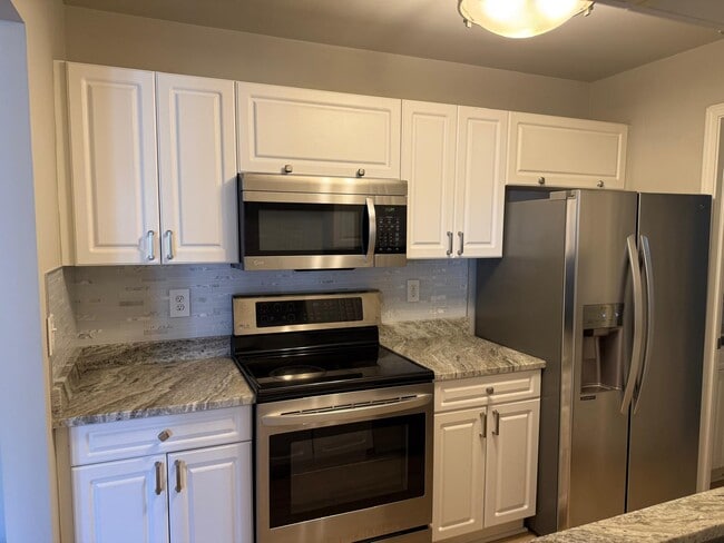 Building Photo - 5560 Pine Aires Dr Unit 5560 Pine Aires Dr