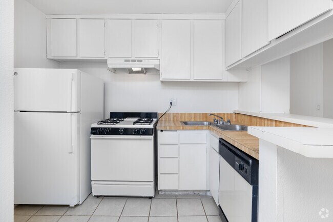1BD, 1BA - 563SF - Kitchen