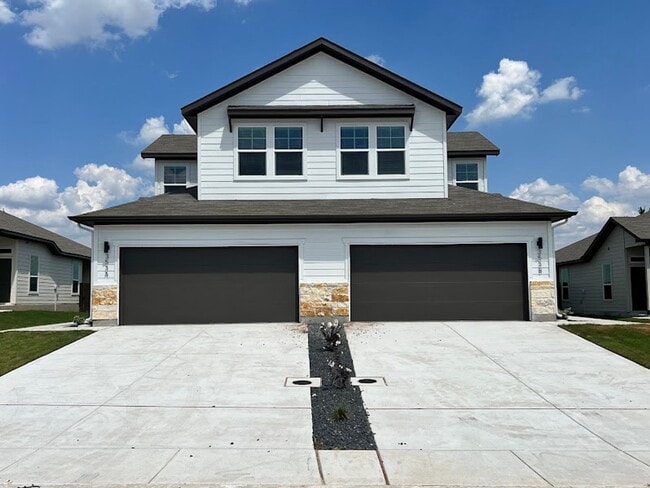 Building Photo - Luxury 4x3 Duplex in Buda, TX!
