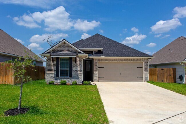 Building Photo - 3 Bedrom 2 bath with a 2 car garage Rental