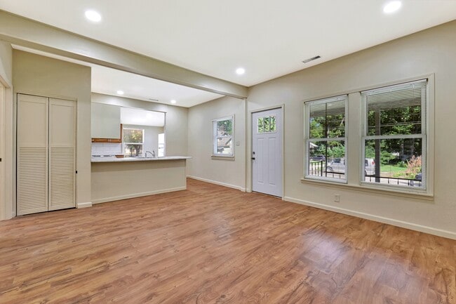 Photo - 311 N 9th St