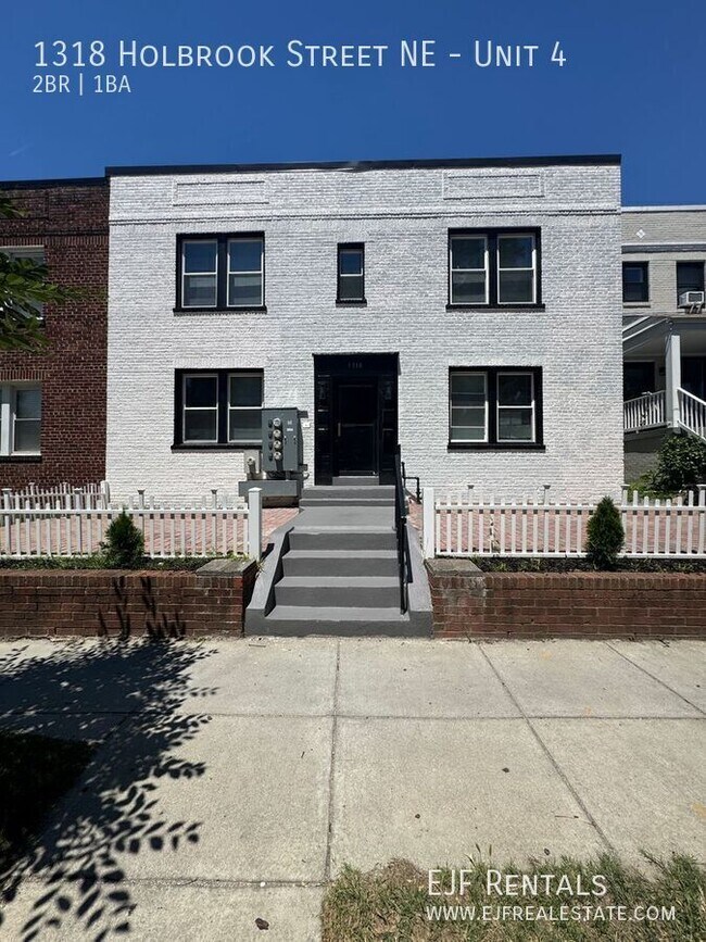 Photo - 1318 Holbrook St NE Unit 4