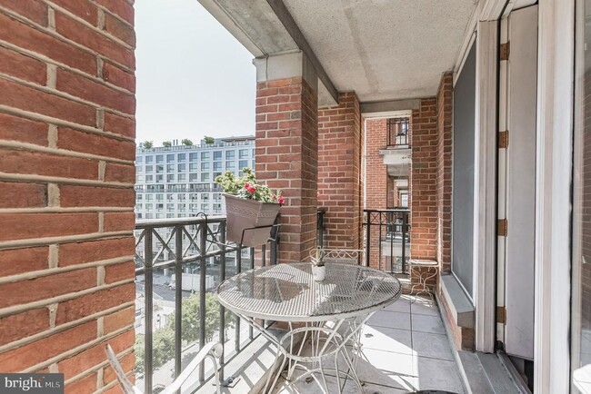 Building Photo - 601 Pennsylvania Ave NW Unit 705 Rental