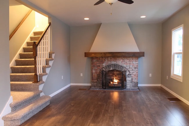 Photo - 819 E College Ave