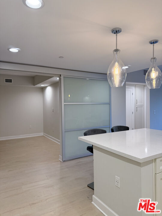 Photo - 5015 Balboa Blvd Unidad 201