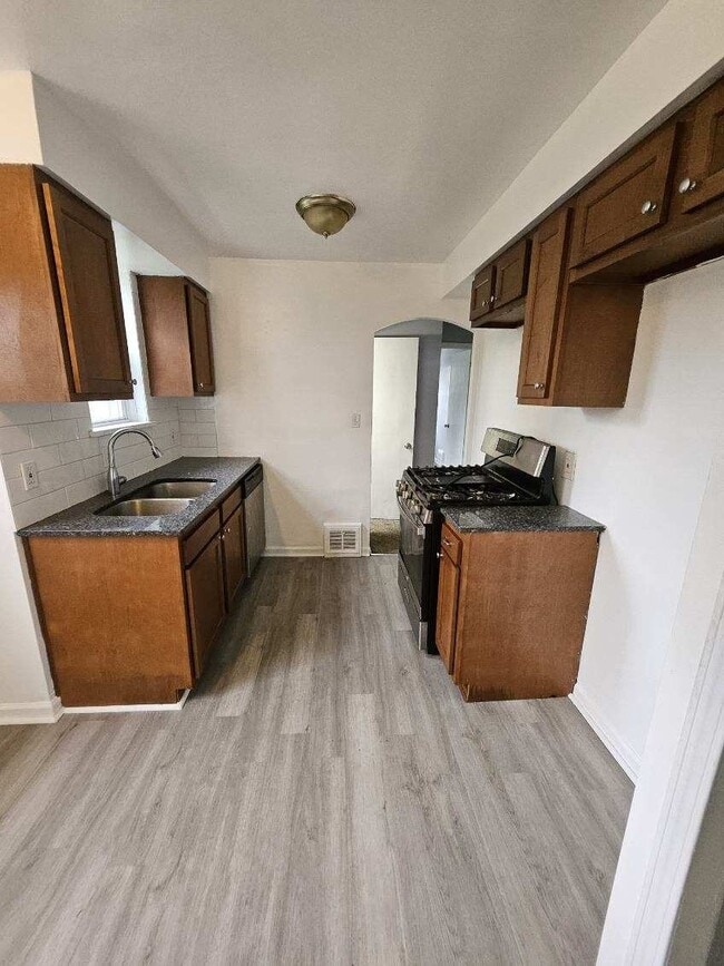 Photo - 16300 Corkhill Rd