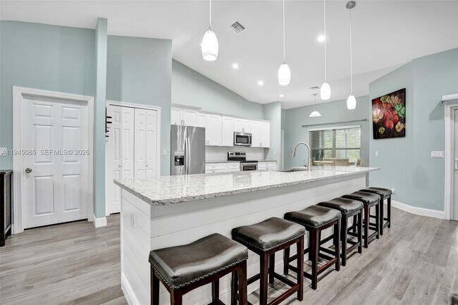 Photo - 126 NW Heather St