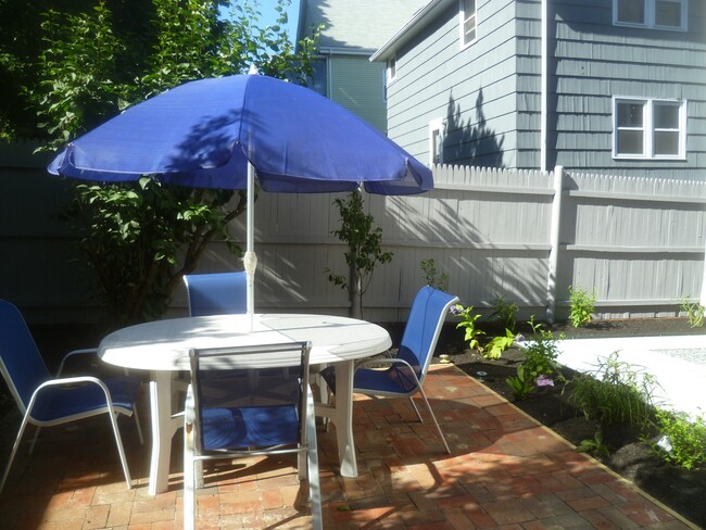 Photo - 56 Hobson St
