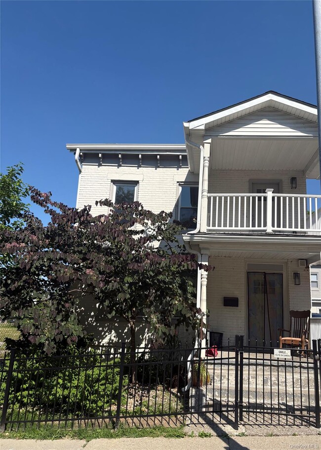 Building Photo - 7 S Clinton St Unit 2