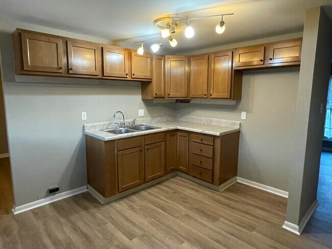 Photo - 221 Tulip Dr