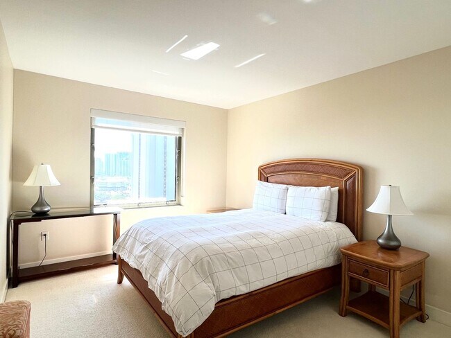 Photo - Fully furnished unit in the Watermark! 20th floor! VIEWS!