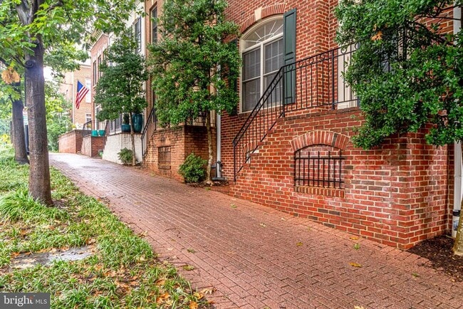 Photo - 1323 N Barton St