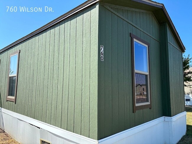 Building Photo - 760 Wilson Dr