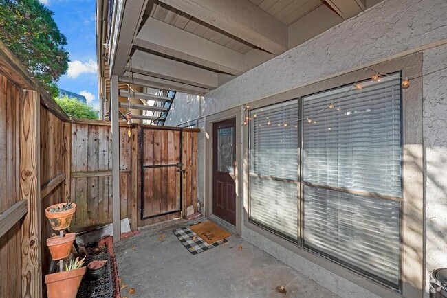 Building Photo - 5711 Sugar Hill Dr Unit 43 Rental