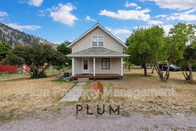 Building Photo - 208 Cedar St