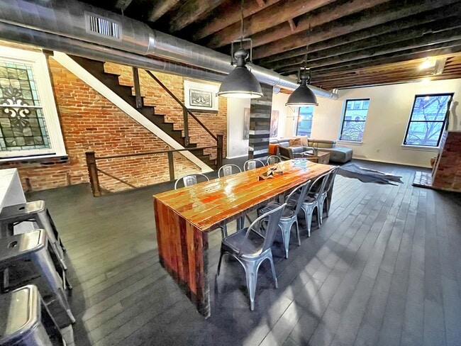 Photo - 5827 Alder St