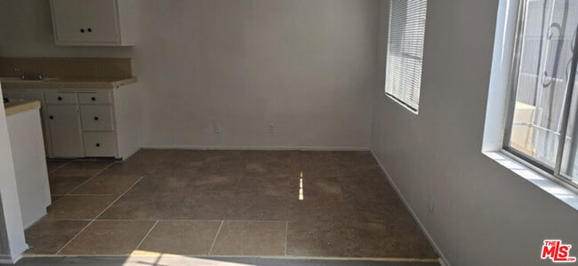 Photo - 2630 S La Salle Ave Unidad 5