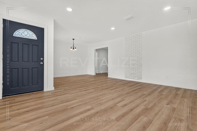 Photo - 2900 Lott Dr