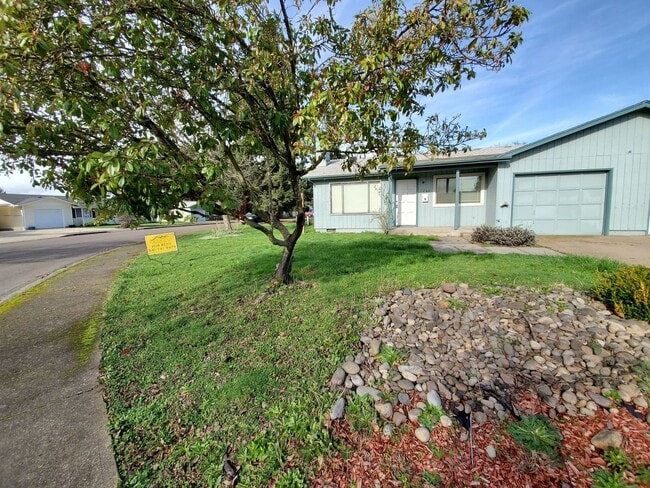 Building Photo - 1238/1240 Kenray Loop Unit 1240