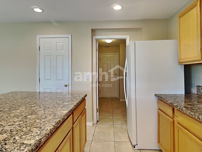 Photo - 6924 Lake Eaglebrooke Dr