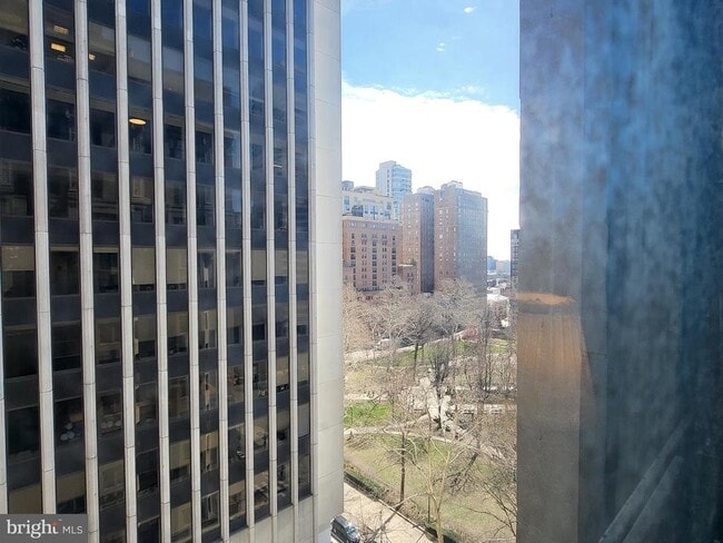 Photo - 135 S 19th St Unidad 1112