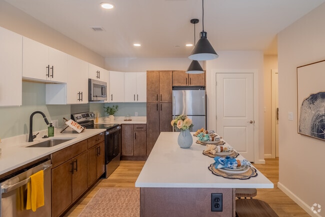 2BR, 2BA - 1,090SF - Kitchen