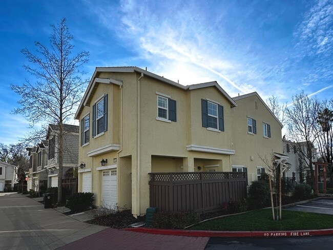 Building Photo - Beautifully Upgraded 3BD/2.5BA Citrus Heights Home with Covered Patio & Modern Amenities!