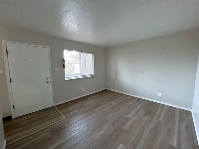 Photo - 940 Chelwood Park Blvd NE Unit 3