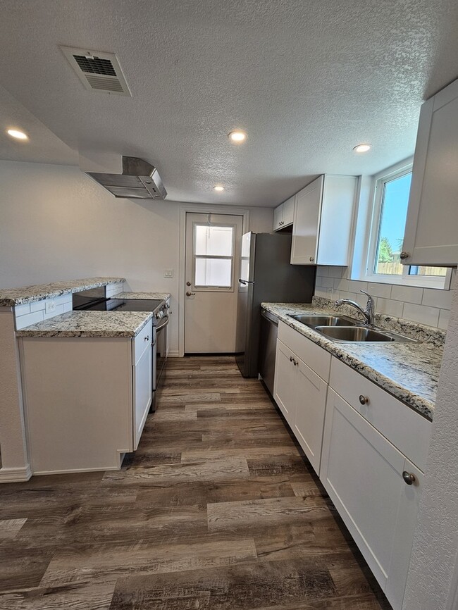 Photo - Completely Updated 1 bed 1 bath with yard