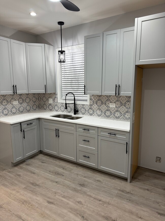 Photo - 7123 S Cornell Ave Unidad 1