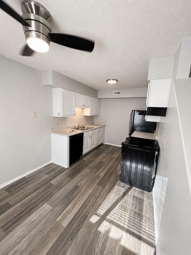Building Photo - Sunset Ridge Apartment Homes