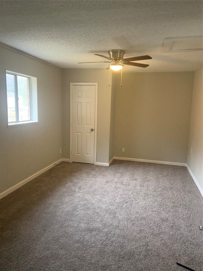 Photo - 308 Circle Dr